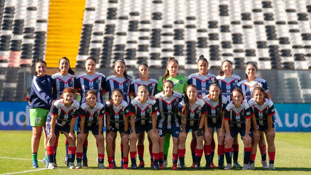 Transmisión de fútbol femenino de la Liga Femenina en MegaDeportes.