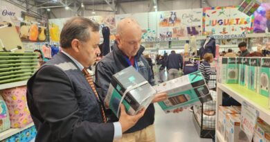 Fiscalización del Sello SEC en estufas y productos de calefacción en comercio de Curauma por Seremi de Energía y SEC Valparaíso.