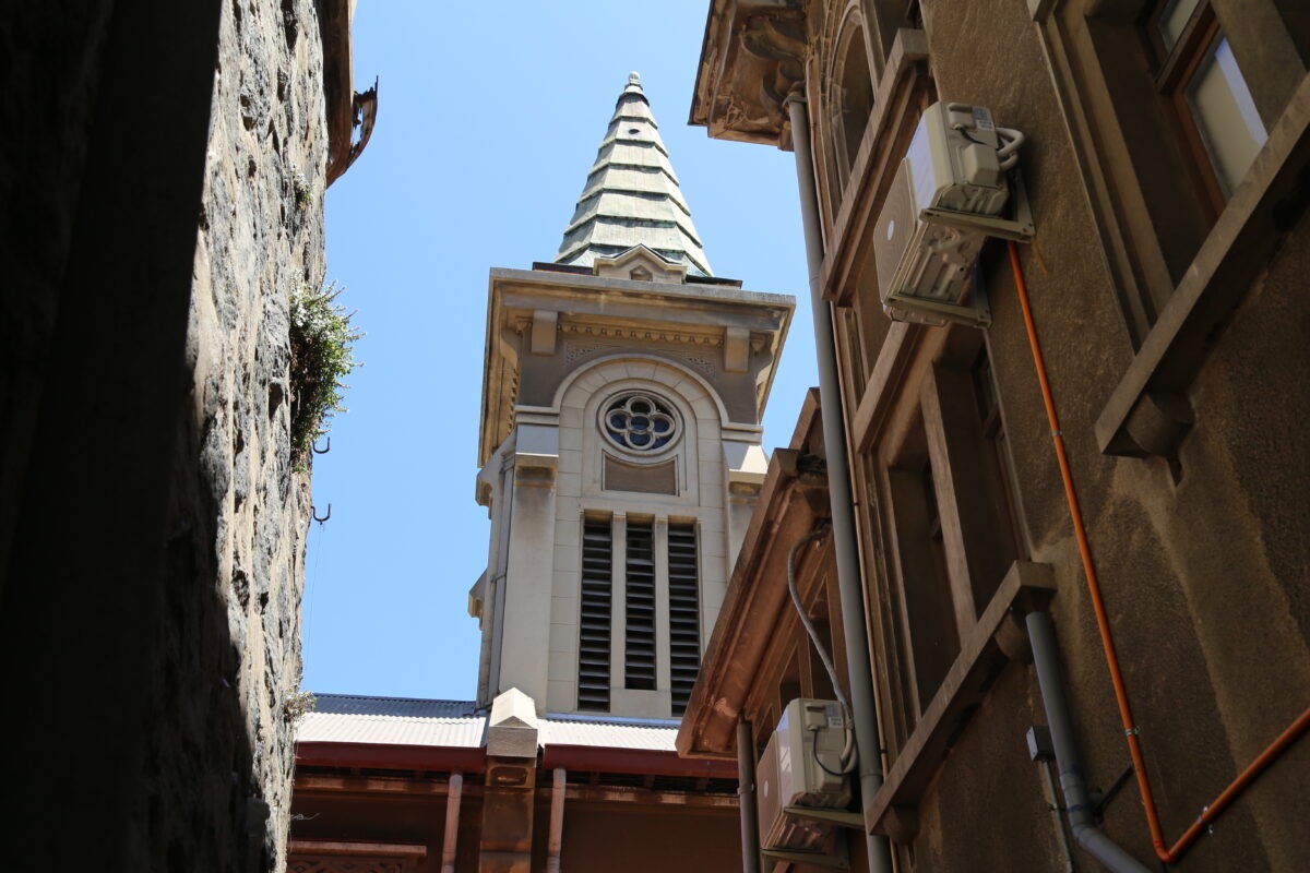 Fachada patrimonial del Hospital Carlos van Buren de Valparaíso.