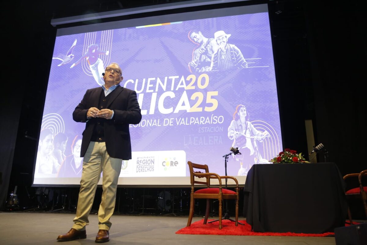 Autoridades y asistentes durante la presentación de la Cuenta Pública en el Centro Cultural La Calera.