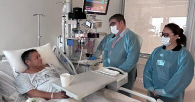 Paciente Marcos Valdebenito en periodo de recuperación en el Hospital Dr. Gustavo Fricke tras recibir trasplante de corazón.