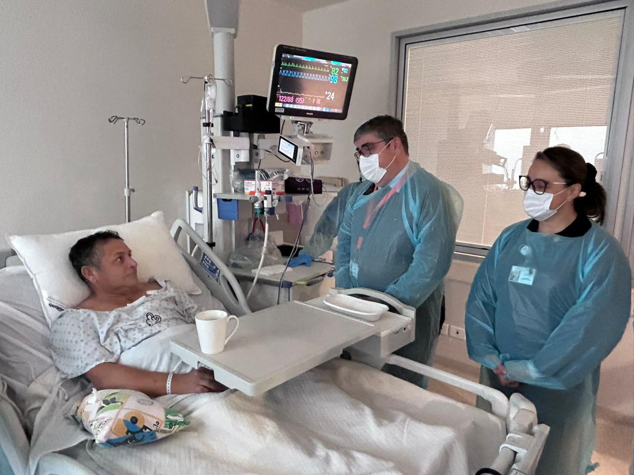 Paciente Marcos Valdebenito en periodo de recuperación en el Hospital Dr. Gustavo Fricke tras recibir trasplante de corazón.