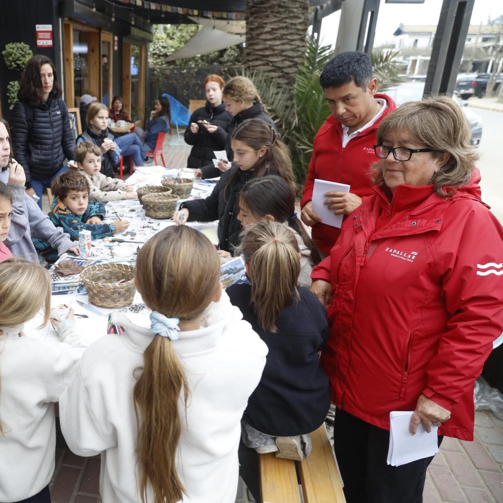 Operativos preventivos del Municipio de Zapallar en el borde costero ante alertas por marejadas.
