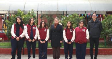 Estudiantes del Colegio Canadá seleccionadas en programas propedéuticos universitarios.