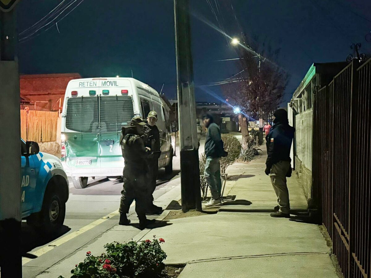 Controles vehiculares realizados en conjunto por Carabineros y Seguridad Pública municipal.