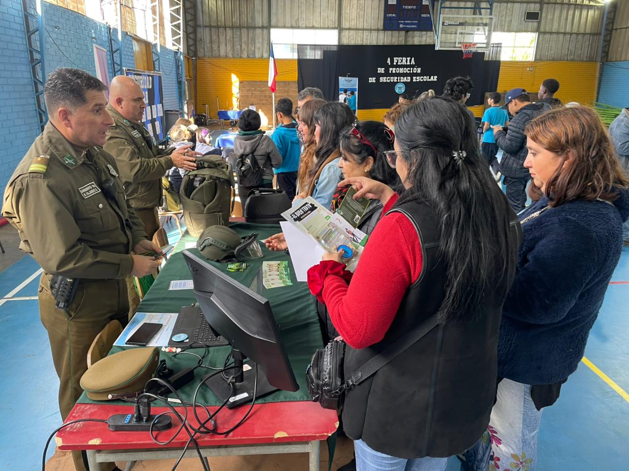 Demostración de simulacro de emergencia con la Cruz Roja y la Brigada Escolar en Quillota.