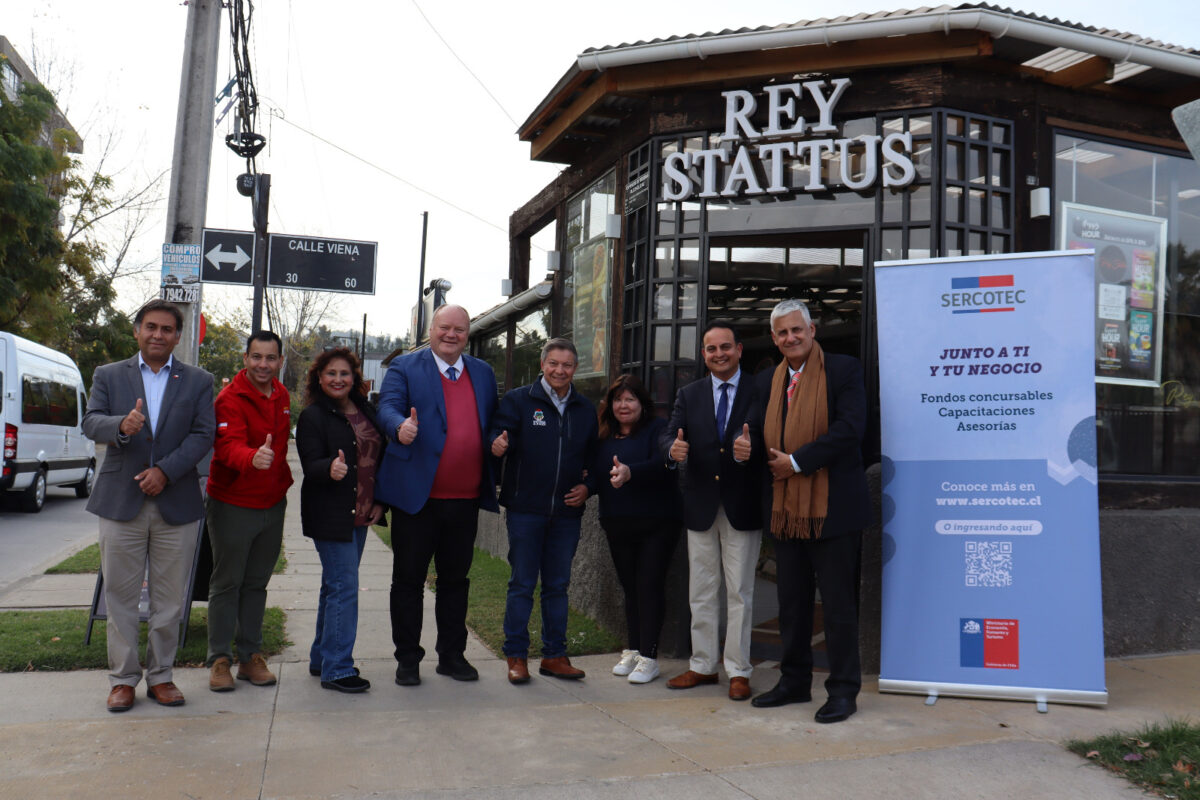 Autoridades y empresarios en Villa Alemana anunciando el fondo Crece de Sercotec