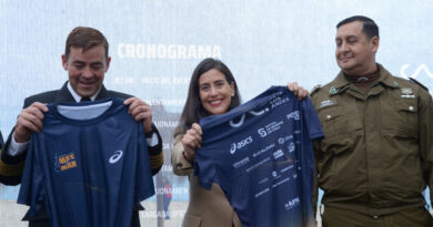 La alcaldesa de Viña del Mar, Macarena Ripamonti, junto a autoridades de la Armada de Chile y Carabineros presentando los detalles de la Corrida Mes del Mar.