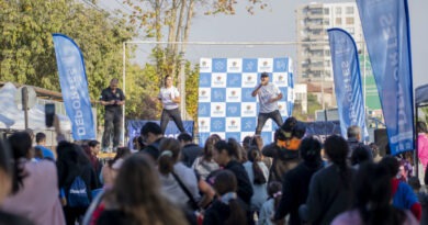 Presentación de baile y zumba en escenario al aire libre en Quilpué.