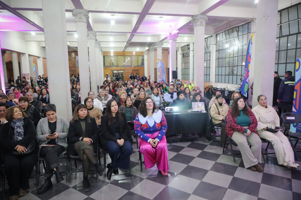 Participantes en el lanzamiento del Fondo Concursable Igualdad Porteña en Valparaíso.