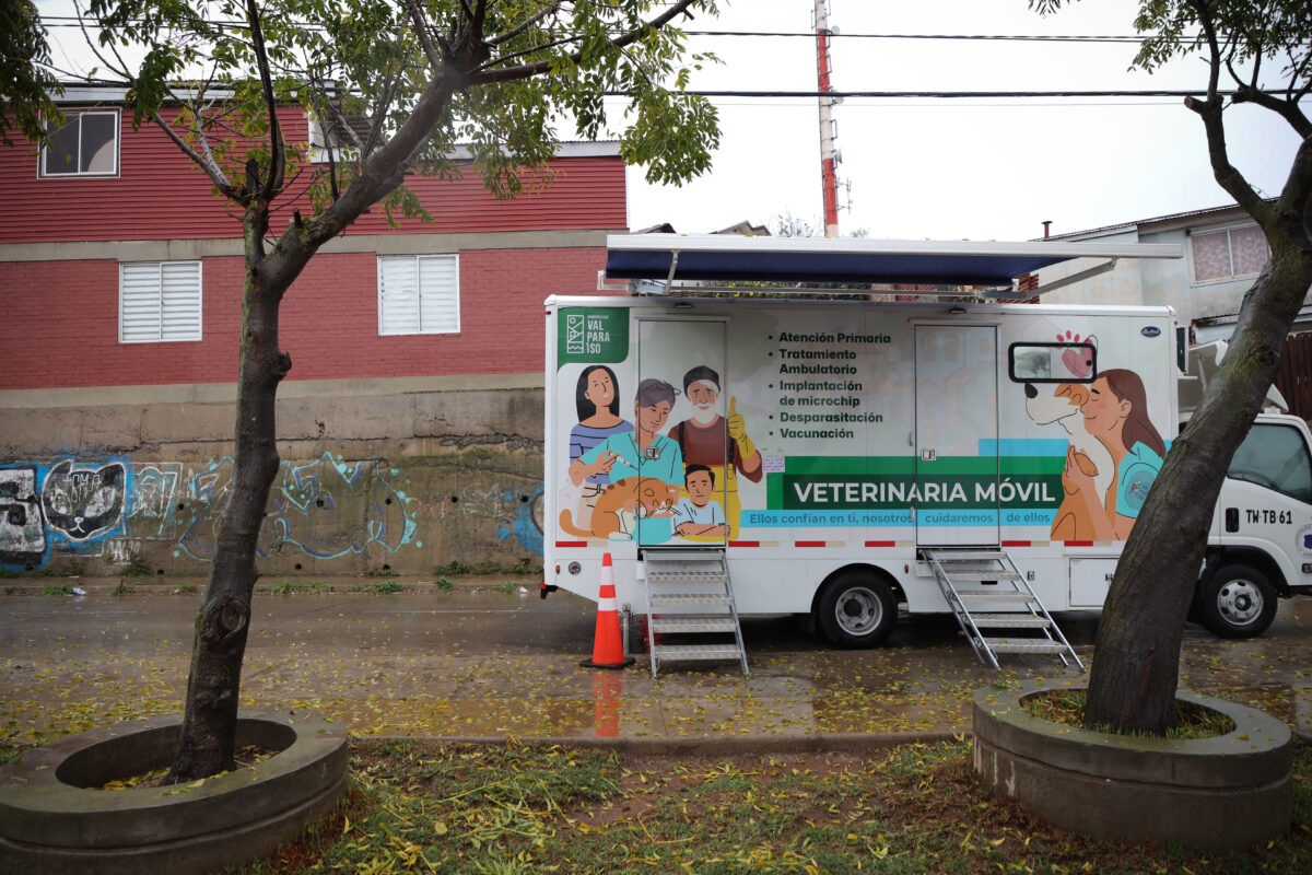 Clínica veterinaria móvil del municipio de Valparaíso.