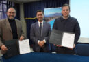 Autoridades de la UPLA, SLEP Aconcagua y SLEP Los Andes posan con los convenios firmados.