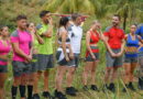 Participantes del reality "¿Volverías con tu ex? 2" durante una competencia en la selva amazónica.