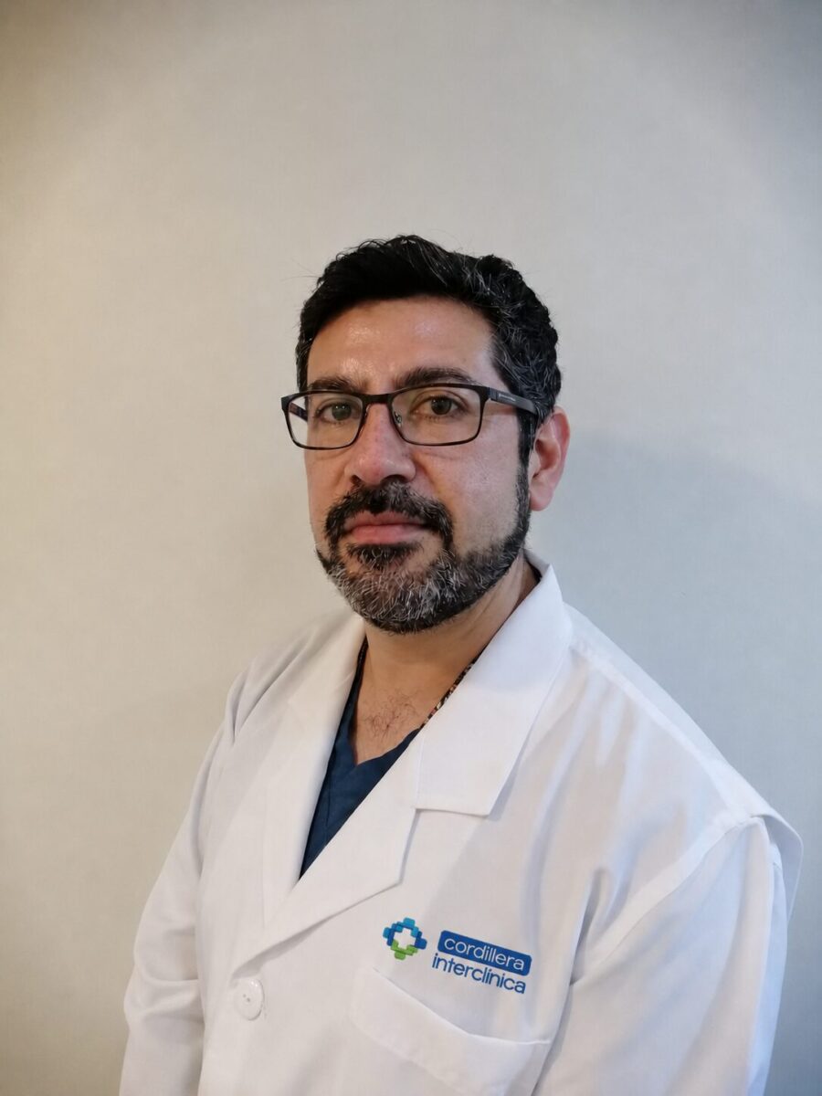Doctor Daniel López, urólogo de Cordillera Interclínica.