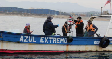 Trabajos de medición oceanográfica de Aguas Pacífico en el mar de Quintero.