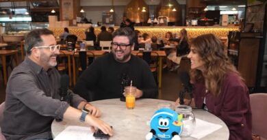 Eduardo Fuentes, Luis Slimming y María Luisa Godoy conversando en el podcast Mari con Edu.