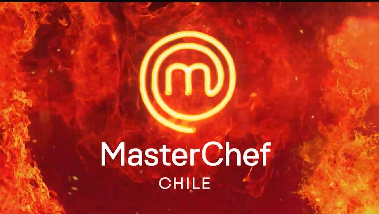 Logo de MasterChef Chile sobre un fondo de fuego.