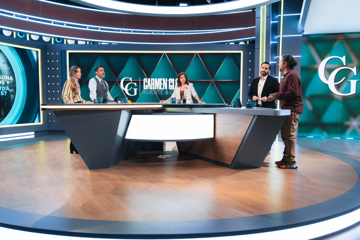 Panel de Carmen Gloria: Fuerte y Claro en su debut por Mega.