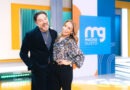 Karen Doggenweiler y José Antonio Neme posando en el set de Mucho Gusto.