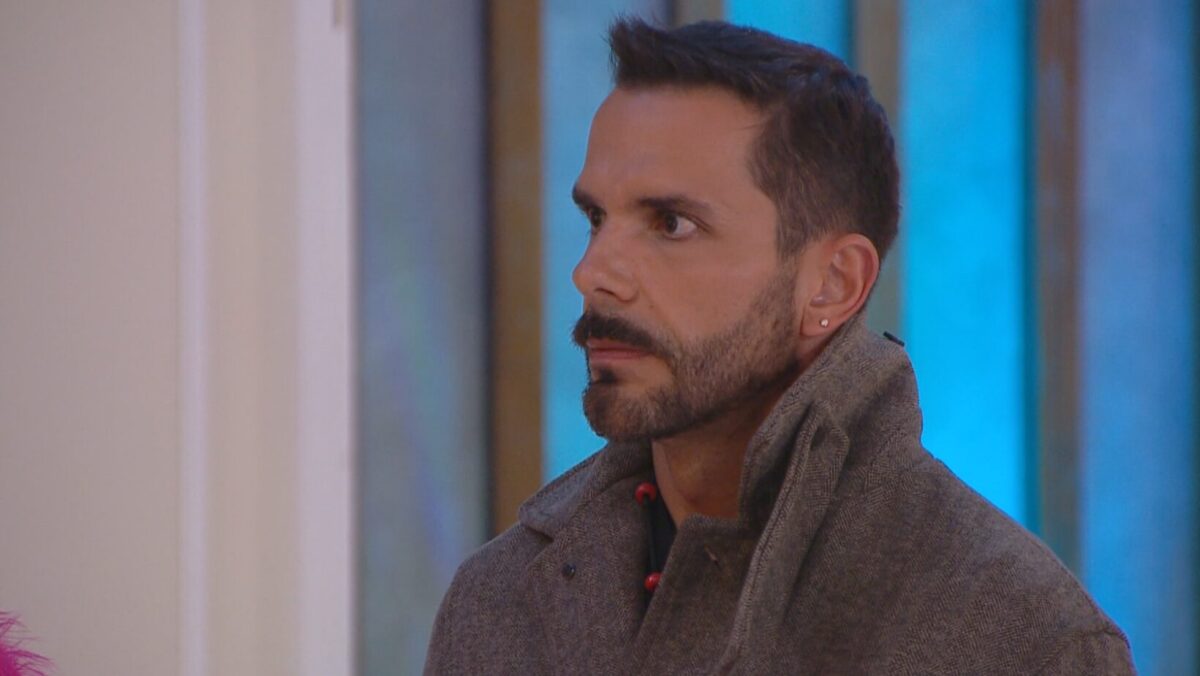 Álvaro Ballero serio durante la actividad en ¿Volverías con tu ex? 2.