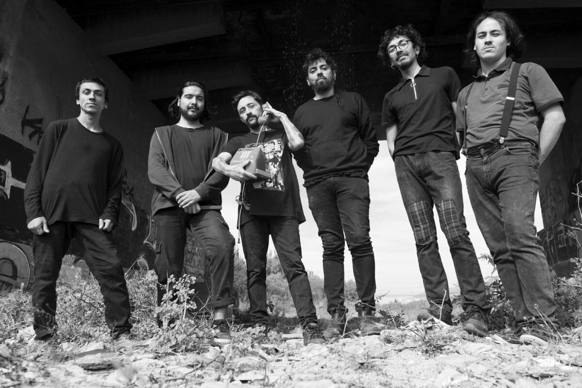 Integrantes de la banda porteña Légamo posando en blanco y negro.