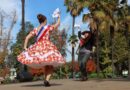 Pareja bailando cueca en el escenario de la Feria Día del Patrimonio de Quillota.
