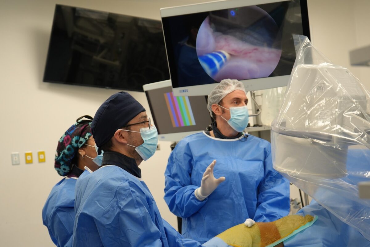 Procedimiento quirúrgico con láser para cálculos renales en el Hospital Biprovincial.
