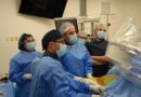 Equipo médico en cirugía urológica con nueva tecnología láser en el Hospital Biprovincial Quillota Petorca.
