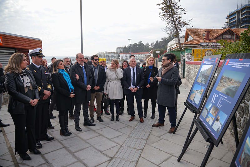 Presentación de los resultados de la recuperación del borde costero de Algarrobo, mostrando el antes y después de la obra.