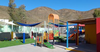Patio de juegos de un jardín infantil conectado con internet satelital Starlink.