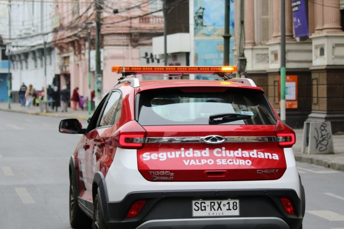 Patrulla de Seguridad Ciudadana de Valparaíso en calle.