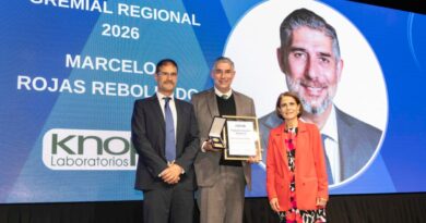 Marcelo Rojas recibe el Premio al Espíritu Gremial de ASIVA.