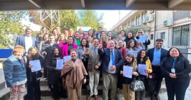 Grupo de mujeres emprendedoras de Papudo certificadas en la Academia de Mujeres Empresarias 2026, junto a autoridades municipales y de Sercotec.