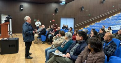 Dirigentes vecinales y autoridades en el lanzamiento de la estrategia 'Buen Vecino' del Hospital Provincial Marga Marga.