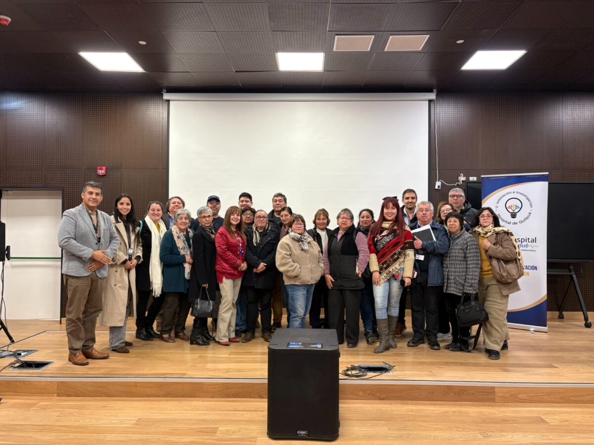 Grupo de participantes en el encuentro ampliado de la estrategia 'Buen Vecino' del Hospital Provincial Marga Marga.