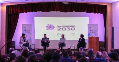Autoridades universitarias y regionales en el lanzamiento de Conocimientos 2030.