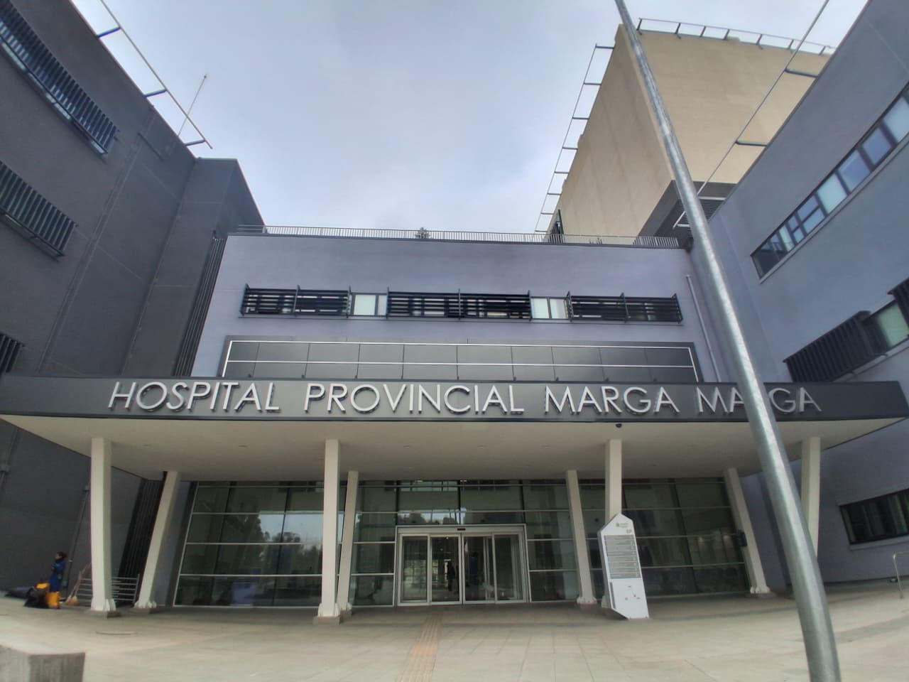 Fachada principal del Hospital Provincial Marga Marga.