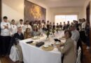 Estudiantes del Liceo Gastronómico de Quilpué junto a la Embajadora de Hungría y el Cónsul Honorario en una simulación pedagógica.