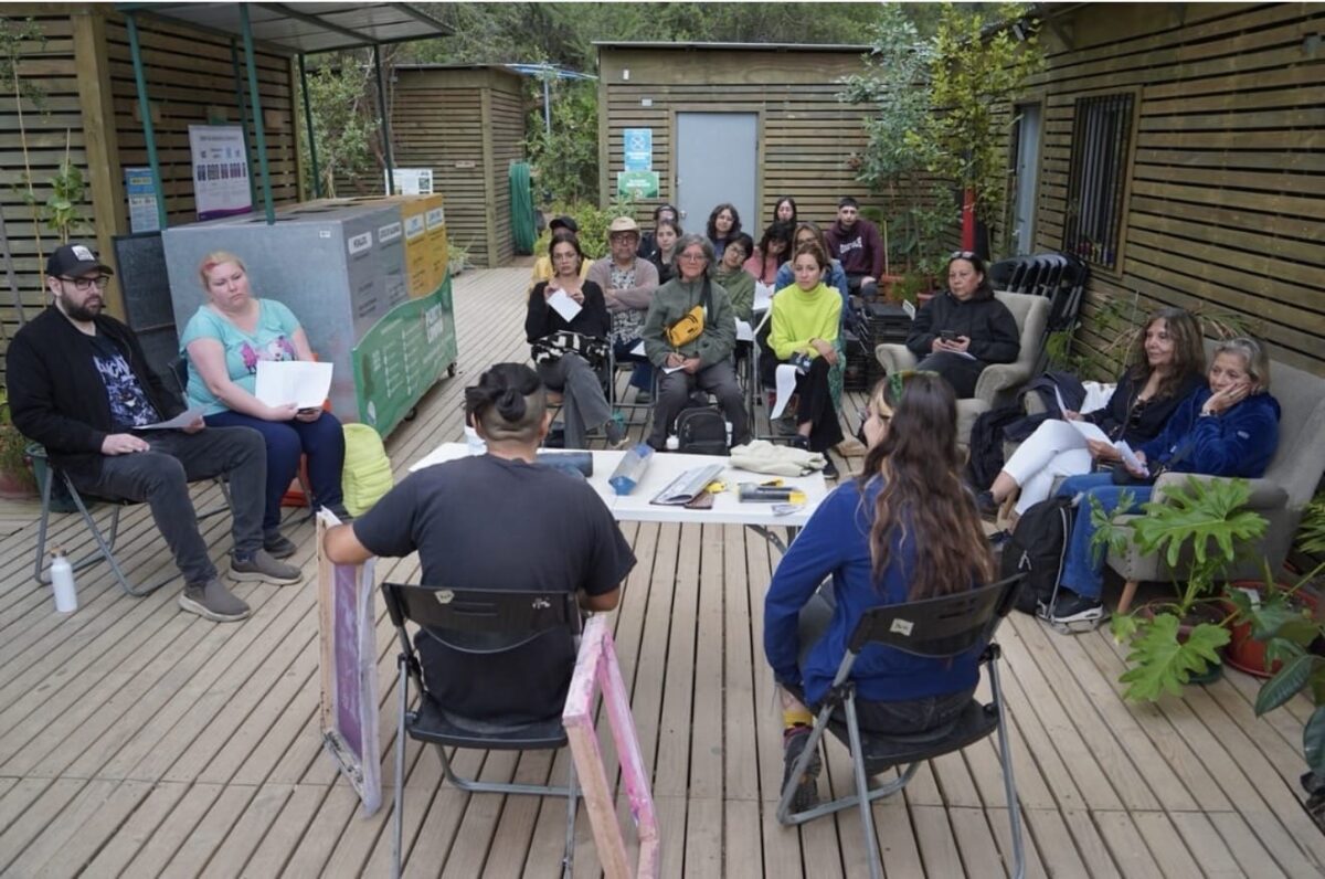 Participantes de la comunidad en una reunión sobre el Plan de Acción Comunal de Cambio Climático en Villa Alemana.