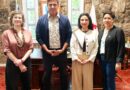 Seremi de Salud y autoridades de Rapa Nui en reunión de coordinación.