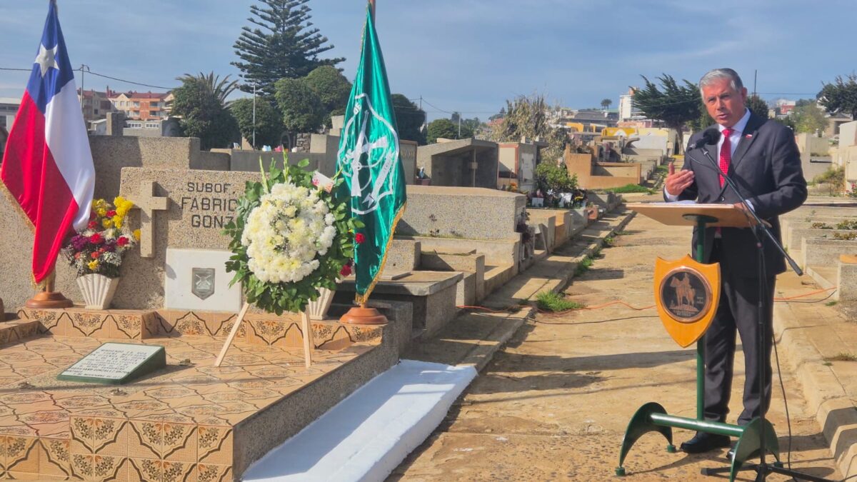 Autoridades regionales participan en ceremonia conmemorativa del Día del Mártir de Carabineros.
