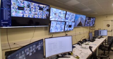 Sala de control y monitoreo de cámaras de seguridad del Hospital Provincial Marga Marga.