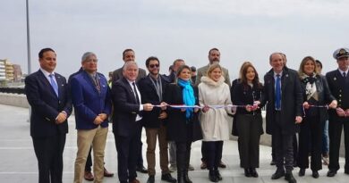 Autoridades regionales en la inauguración del Borde Costero de Algarrobo.
