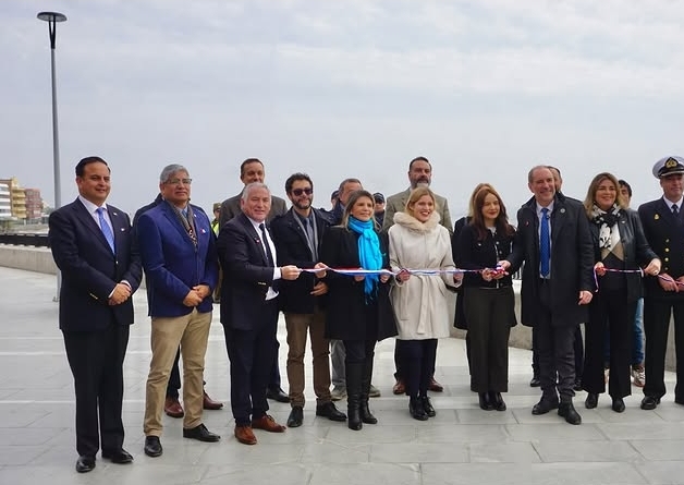 Autoridades regionales en la inauguración del Borde Costero de Algarrobo.