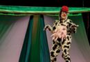Presentación de la obra de teatro Peluches de la compañía El Festín de la Risa.
