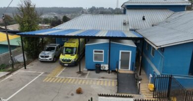 Nueva techumbre del sector de ambulancias y sala de espera en el CESFAM de Ventanas.