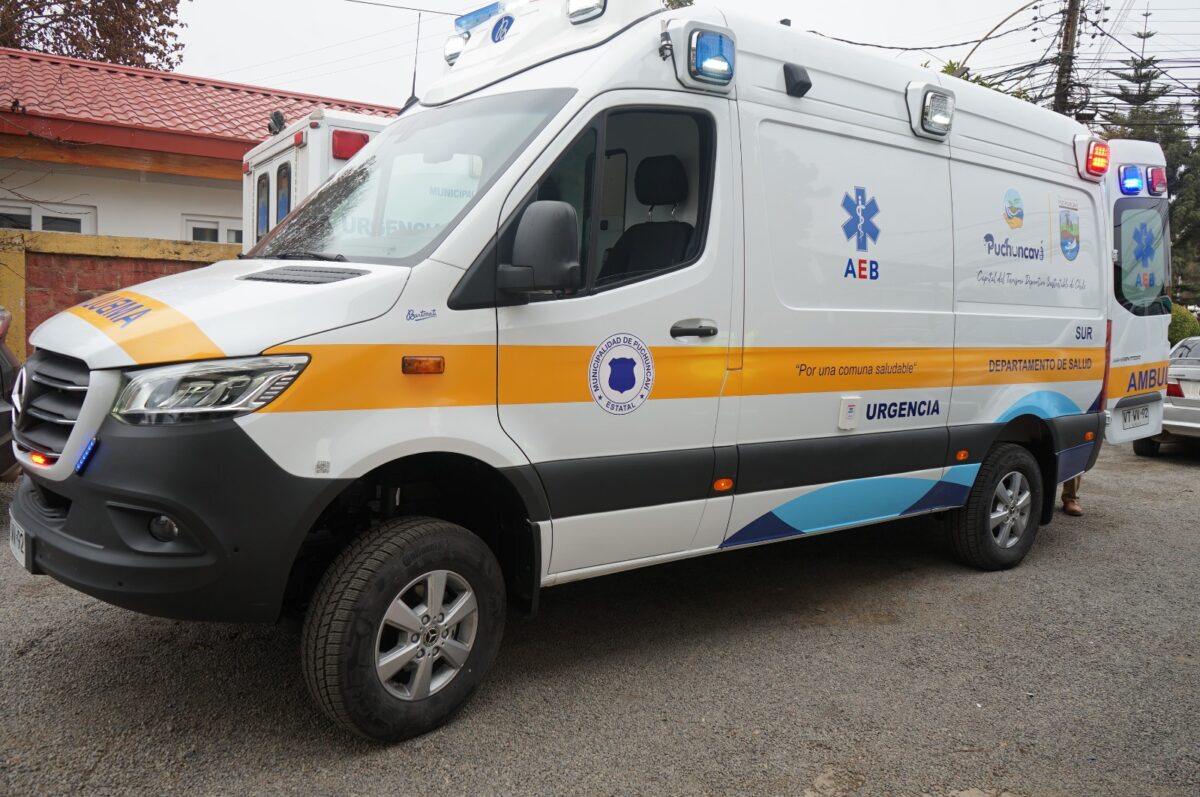 Nueva ambulancia de emergencia básica 4x4 adquirida por la Municipalidad de Puchuncaví.