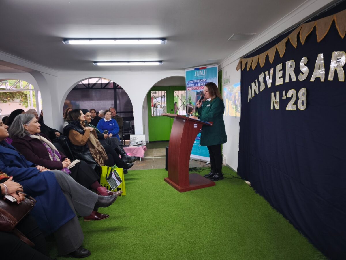 Ceremonia del 28 aniversario del jardín infantil Peti Mahatu en Rodelillo.