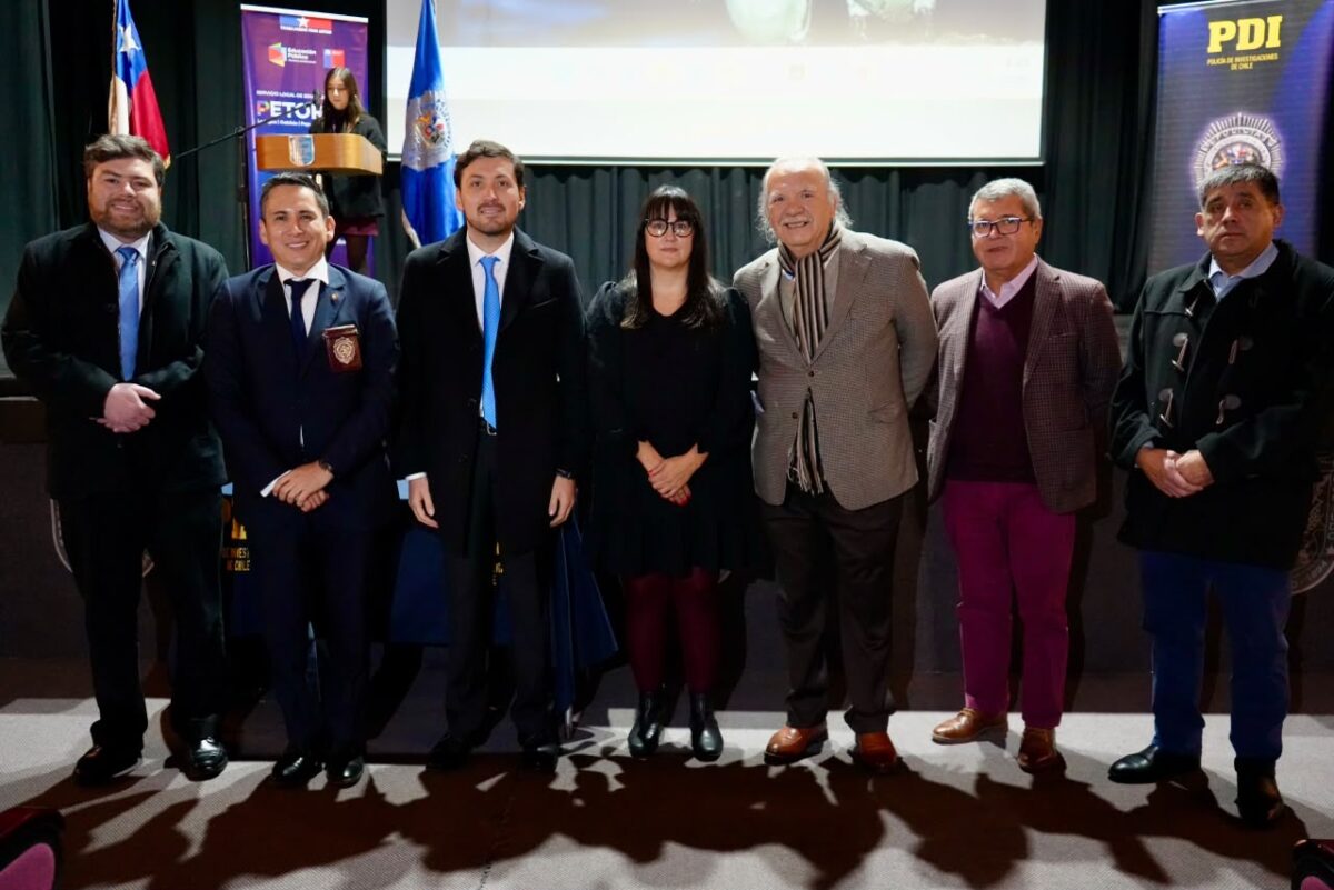 Autoridades del SLEP Petorca y de la Policía de Investigaciones de Chile al finalizar el seminario de seguridad escolar.