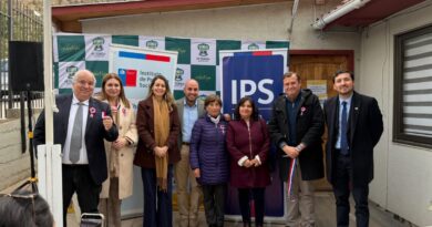 Autoridades regionales y comunales en la inauguración del Centro de Atención Virtual de IPS ChileAtiende en Petorca.